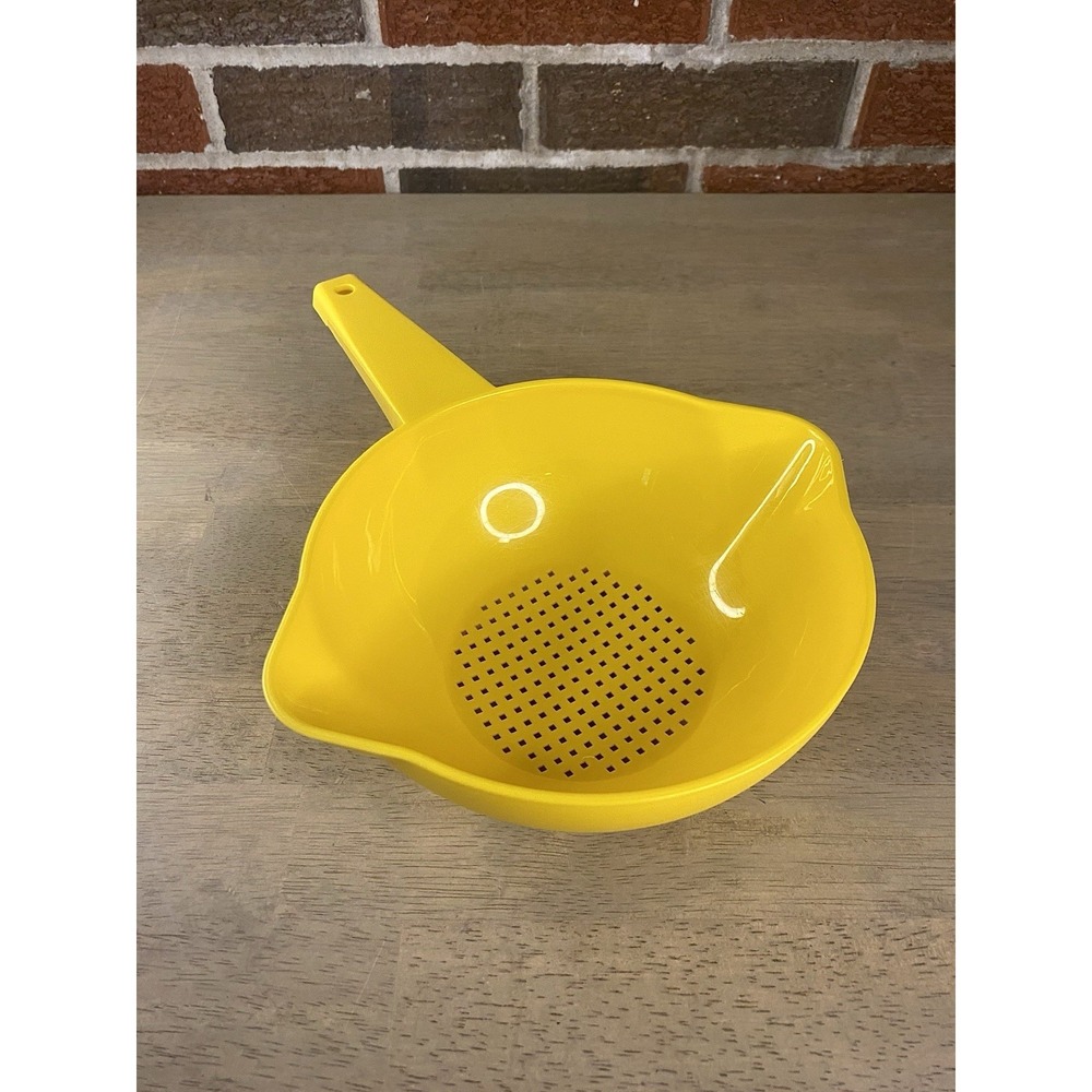 Vintage Tupperware Small Bright Yellow Colander Strainer 1 quart 1200 CLEAN! guc